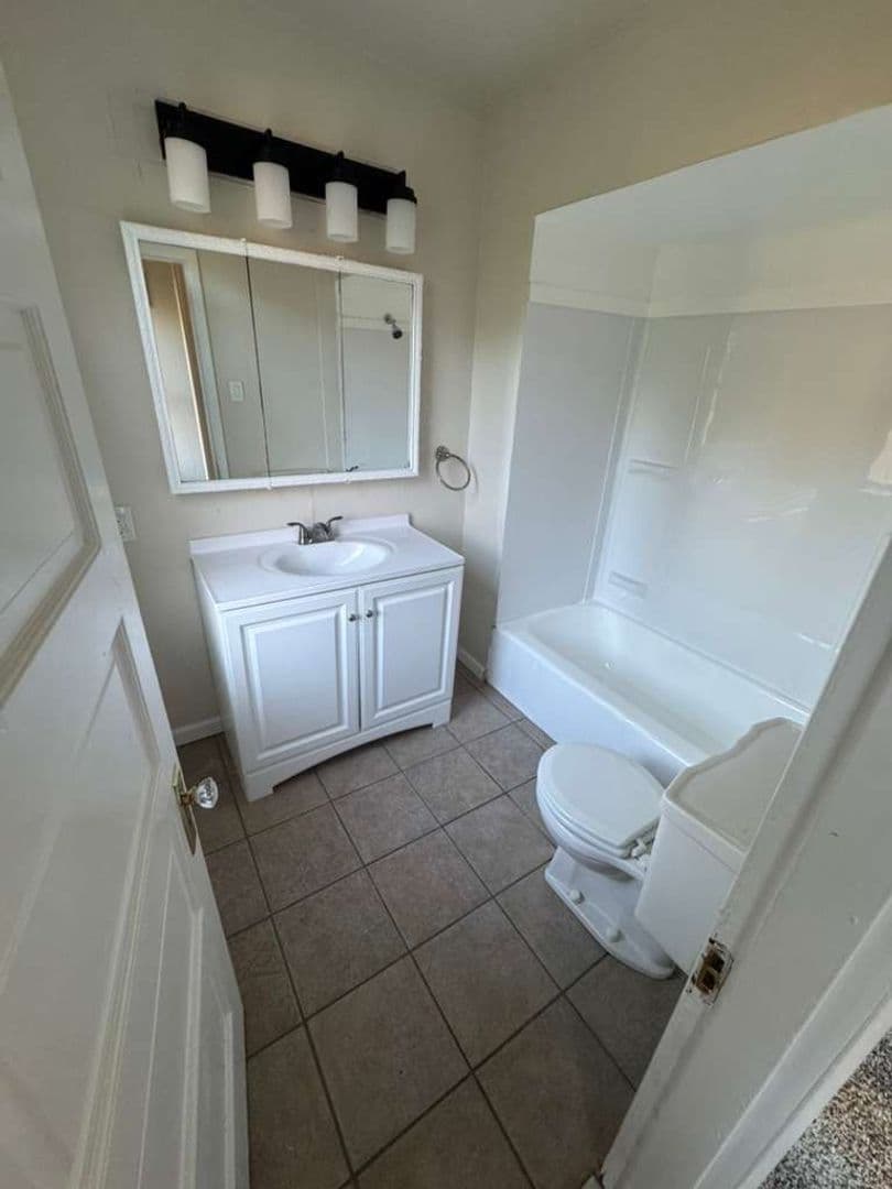 Braddock House: 122 N Holland Ave