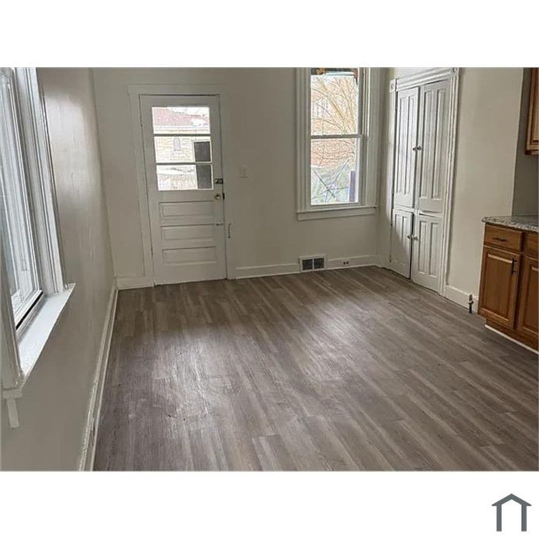 Glassport Apartment: 532 - 532 1/2 Vermont Ave