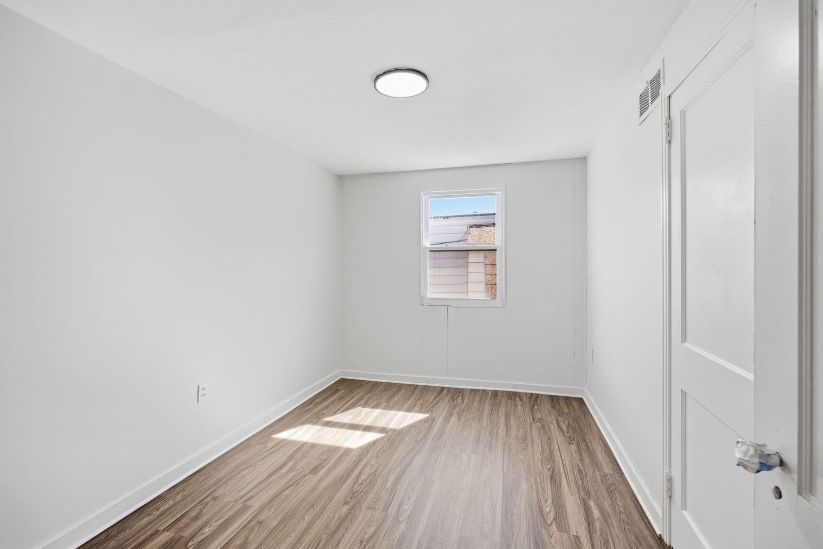 South Park Township Apartment: 6535-6537 Library Road