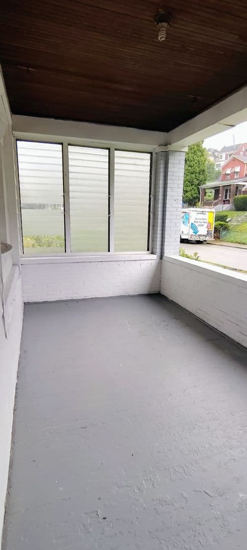 Pittsburgh House: 305 Moore Avenue
