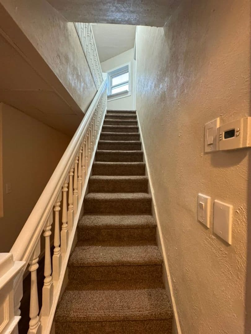 Mc Kees Rocks House: 427 Oak Aly (Shingiss)