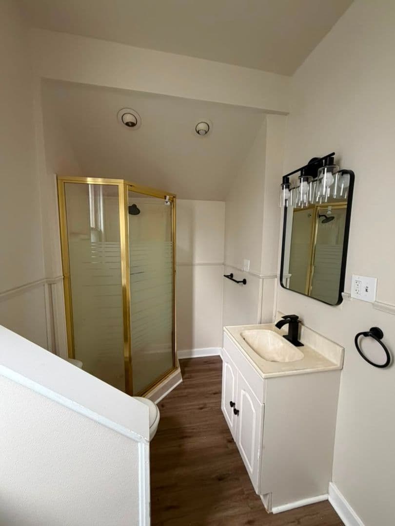 Glassport House: 210 N Monongahela Ave