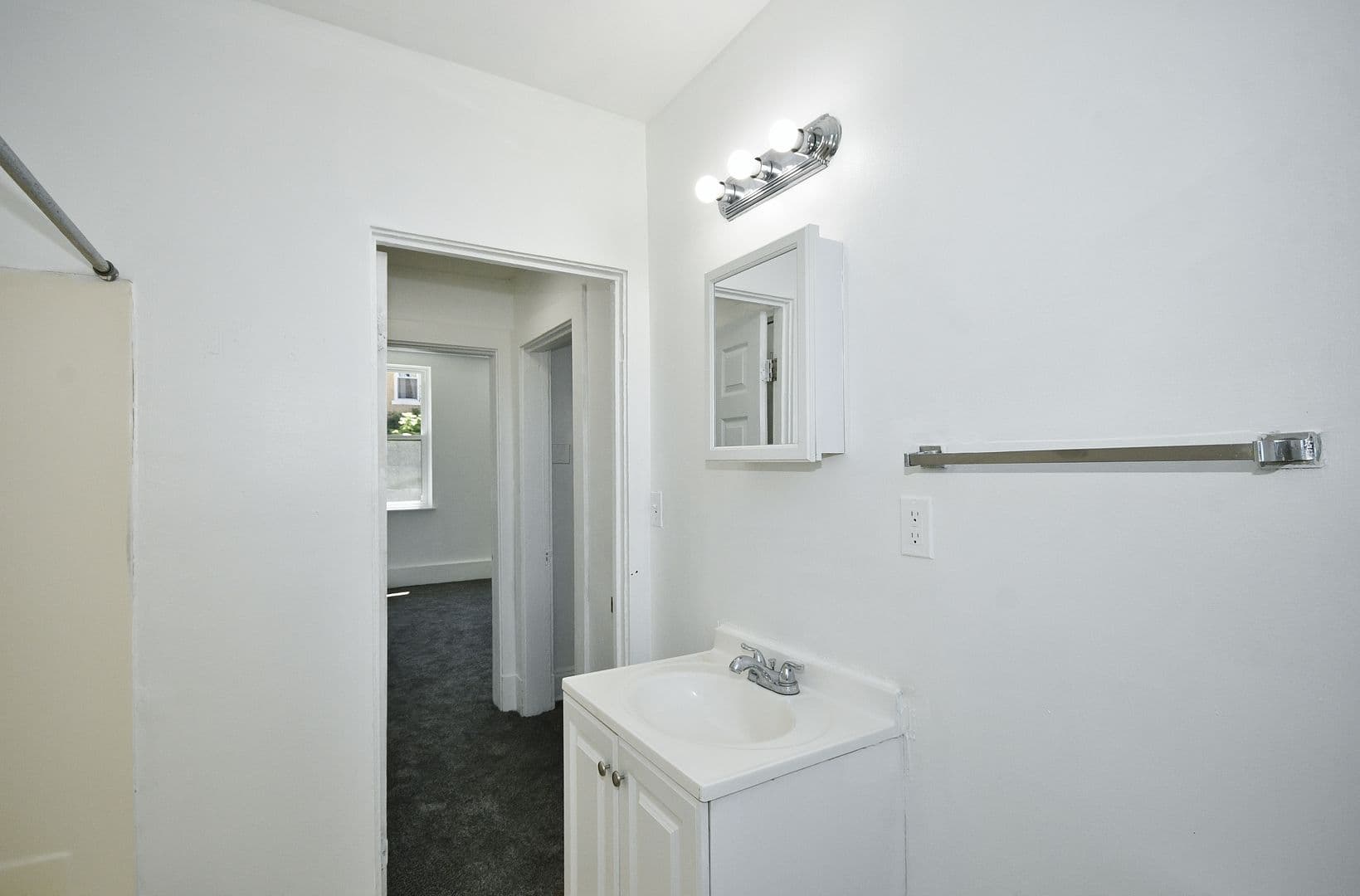 Pittsburgh Apartment: 805-807 Bayonne Ave