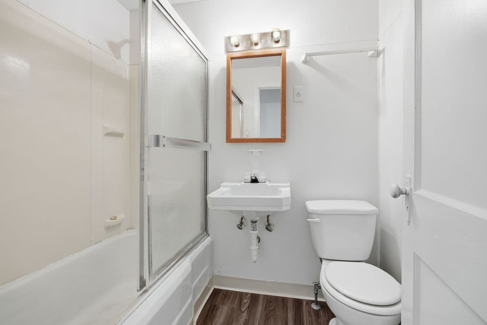 South Park Township Apartment: 6535-6537 Library Road