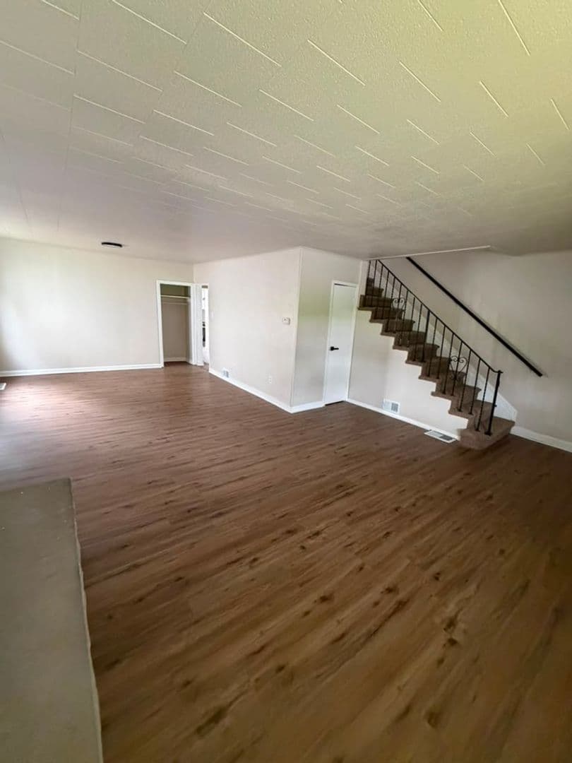 Glassport House: 210 N Monongahela Ave