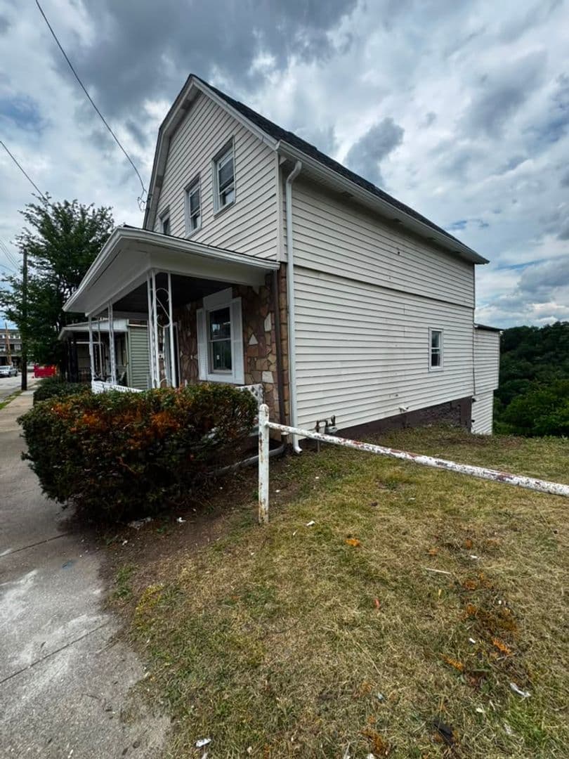 Munhall House: 1717 Martha Street
