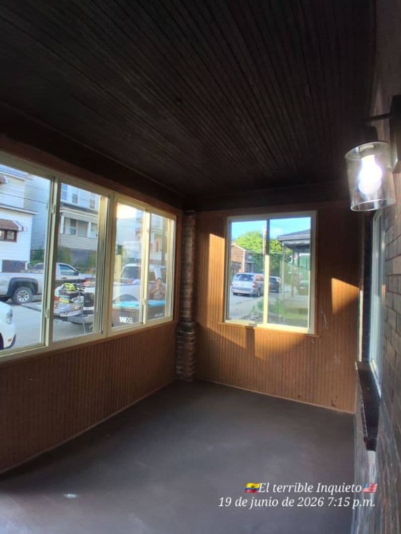 Tarentum House: 115 W 8th Avenue