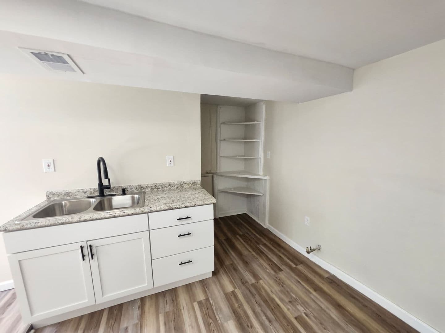 McKees Rocks House: 819 Frank St