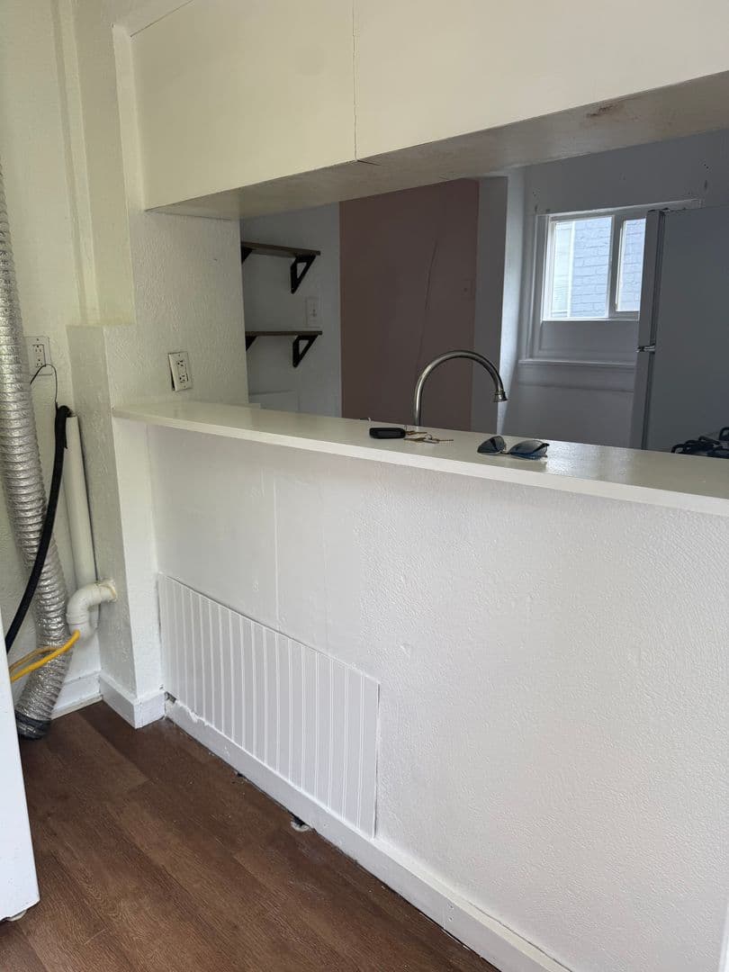 Carnegie Apartment: 512 Carothers Ave