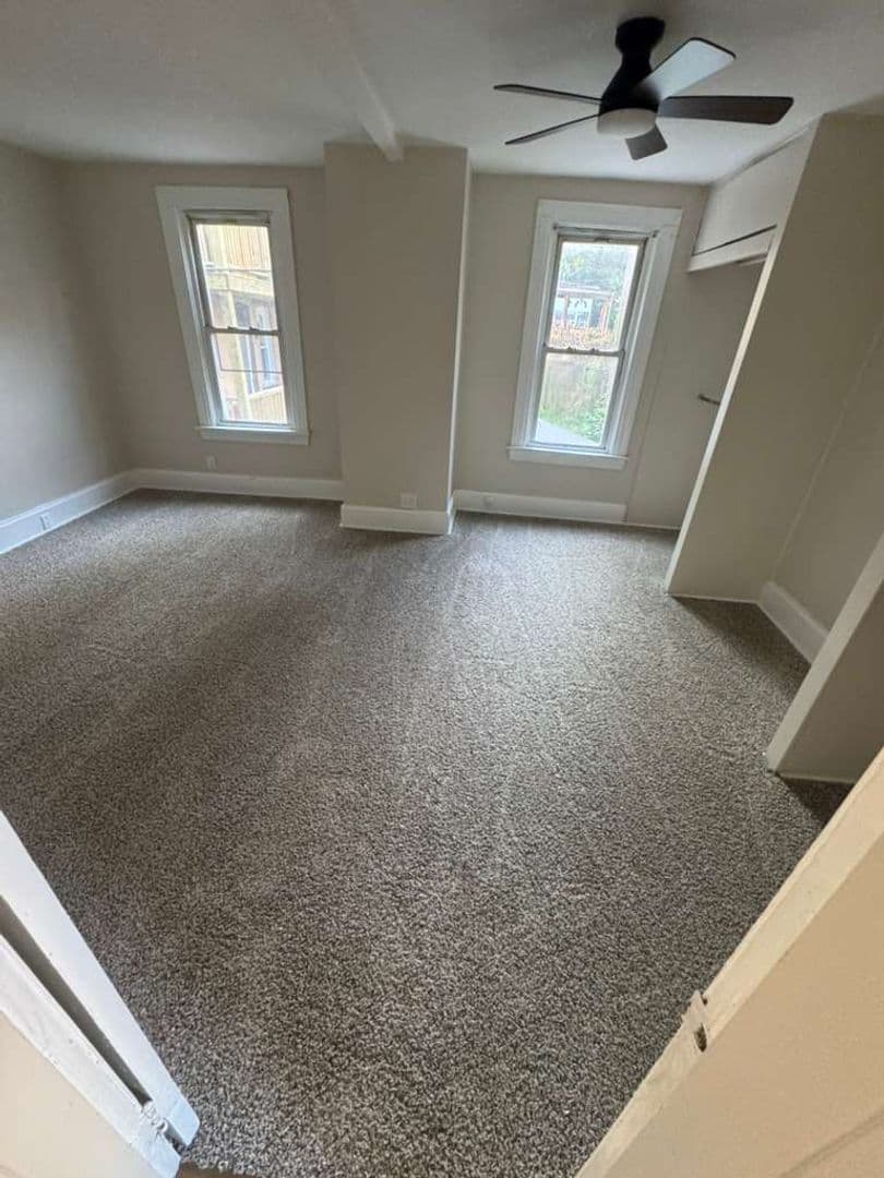 Braddock House: 122 N Holland Ave