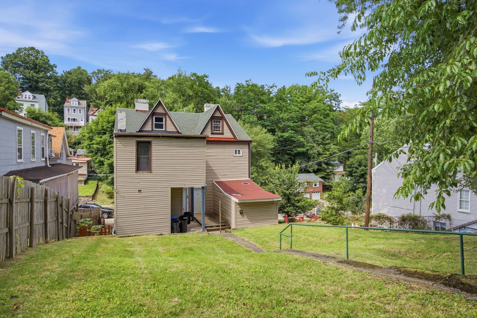 Pittsburgh Apartment: 2822 Salisbury Street
