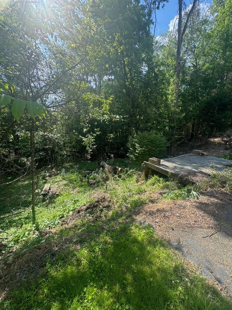 Pittsburgh House: 237 Collins Dr.