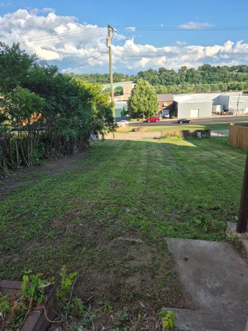 Tarentum House: 115 W 8th Avenue