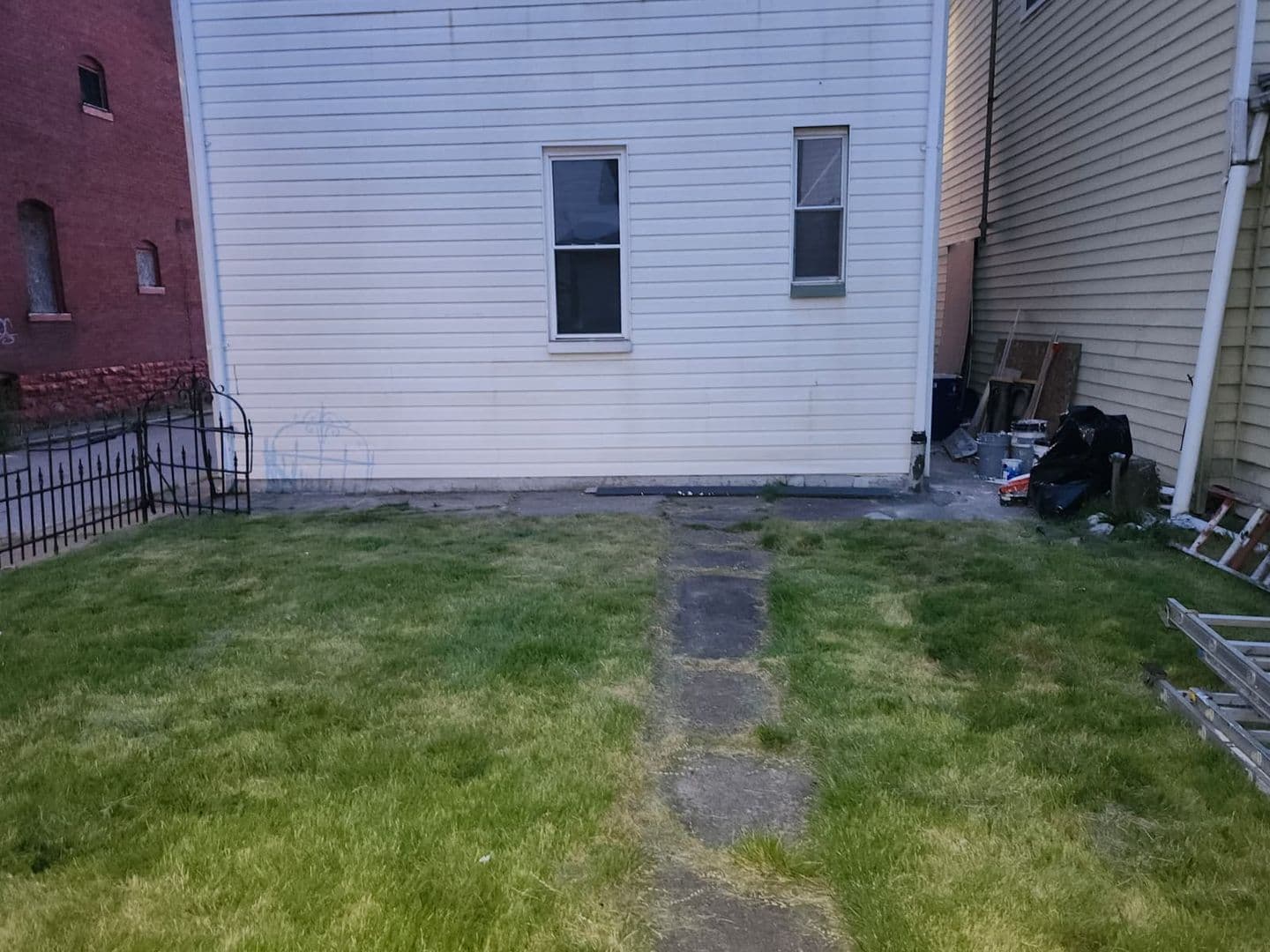 Pittsburgh House: 211 Walter St.