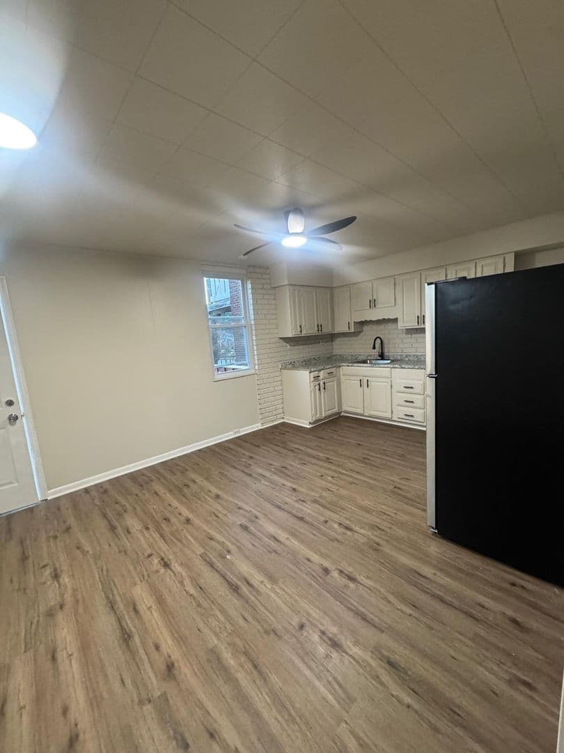 McKees Rocks House: 835 Benwood Ave