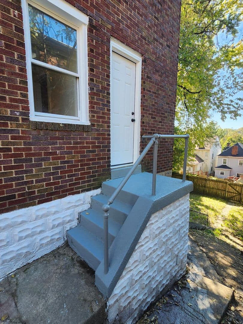 Pittsburgh House: 2731 Merwyn Ave