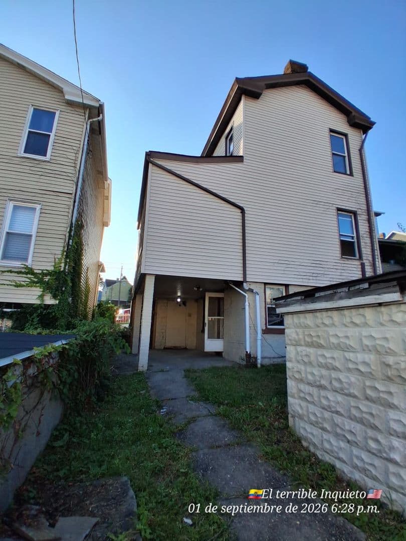 Pittsburgh House: 122 E Amanda Avenue