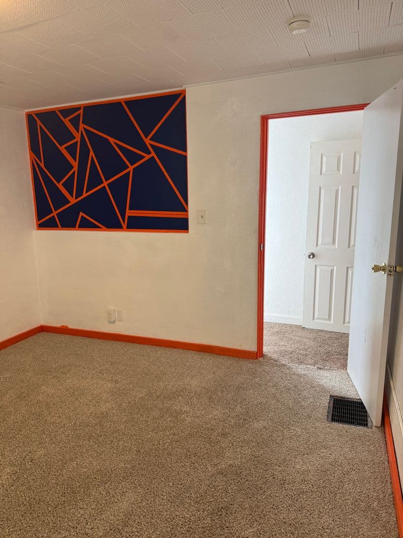 Carnegie Apartment: 512 Carothers Ave