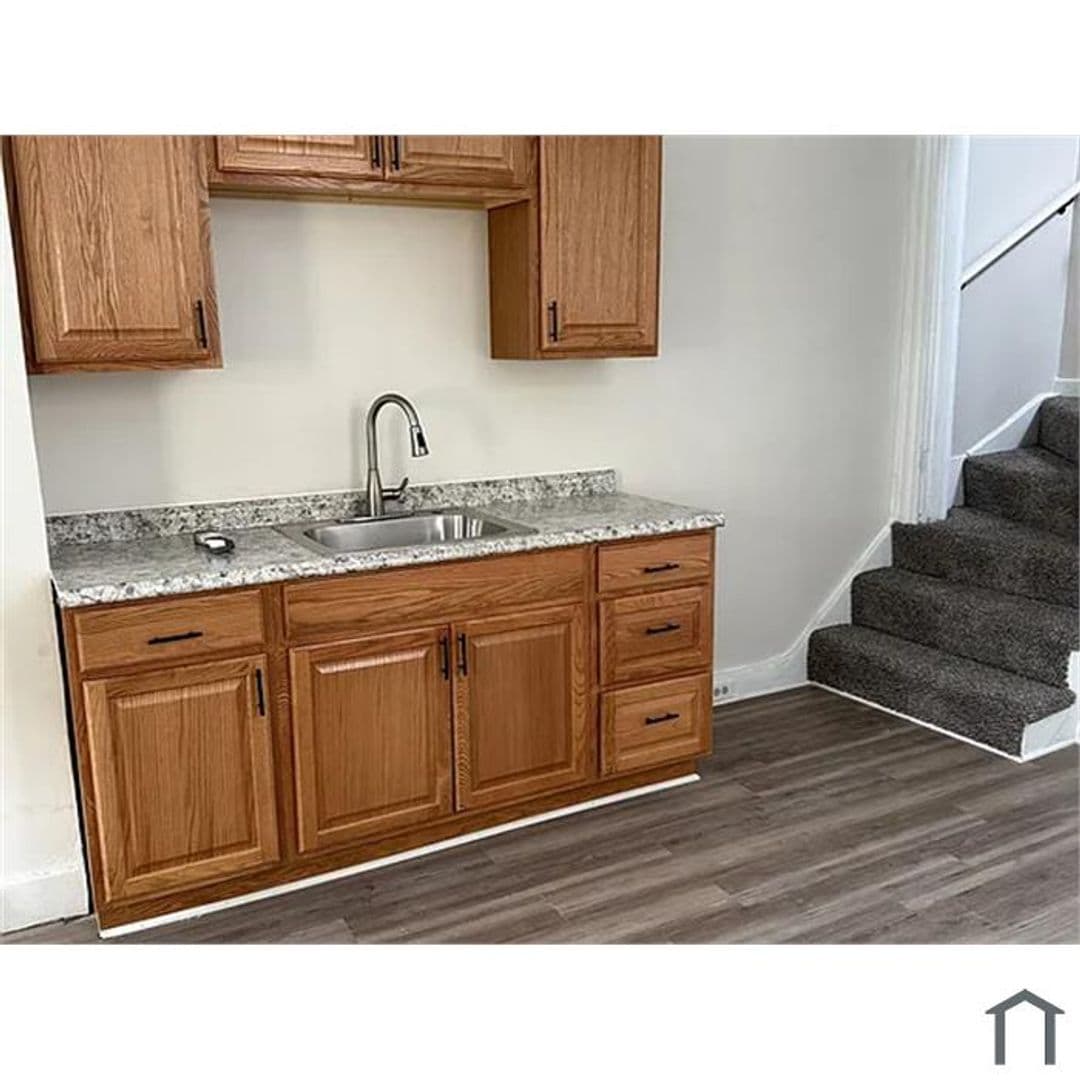 Glassport Apartment: 532 - 532 1/2 Vermont Ave