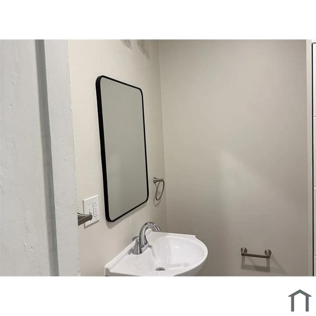 Glassport Apartment: 532 - 532 1/2 Vermont Ave