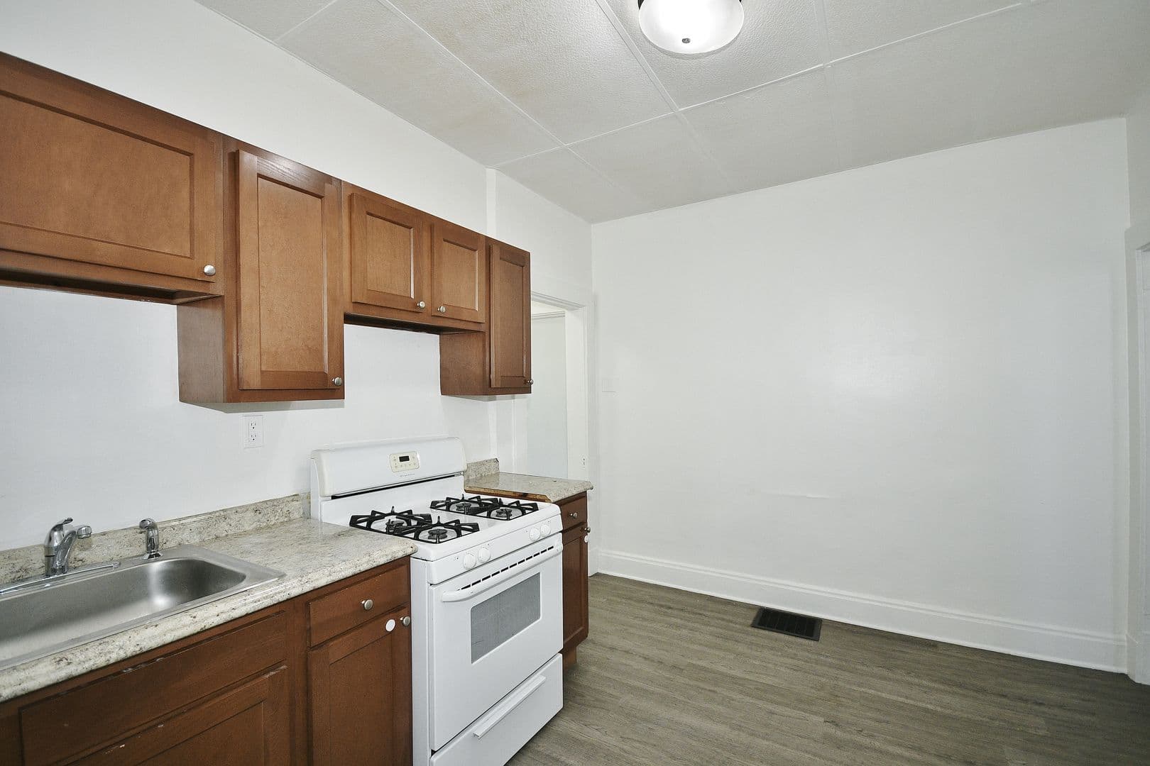 Pittsburgh Apartment: 805-807 Bayonne Ave