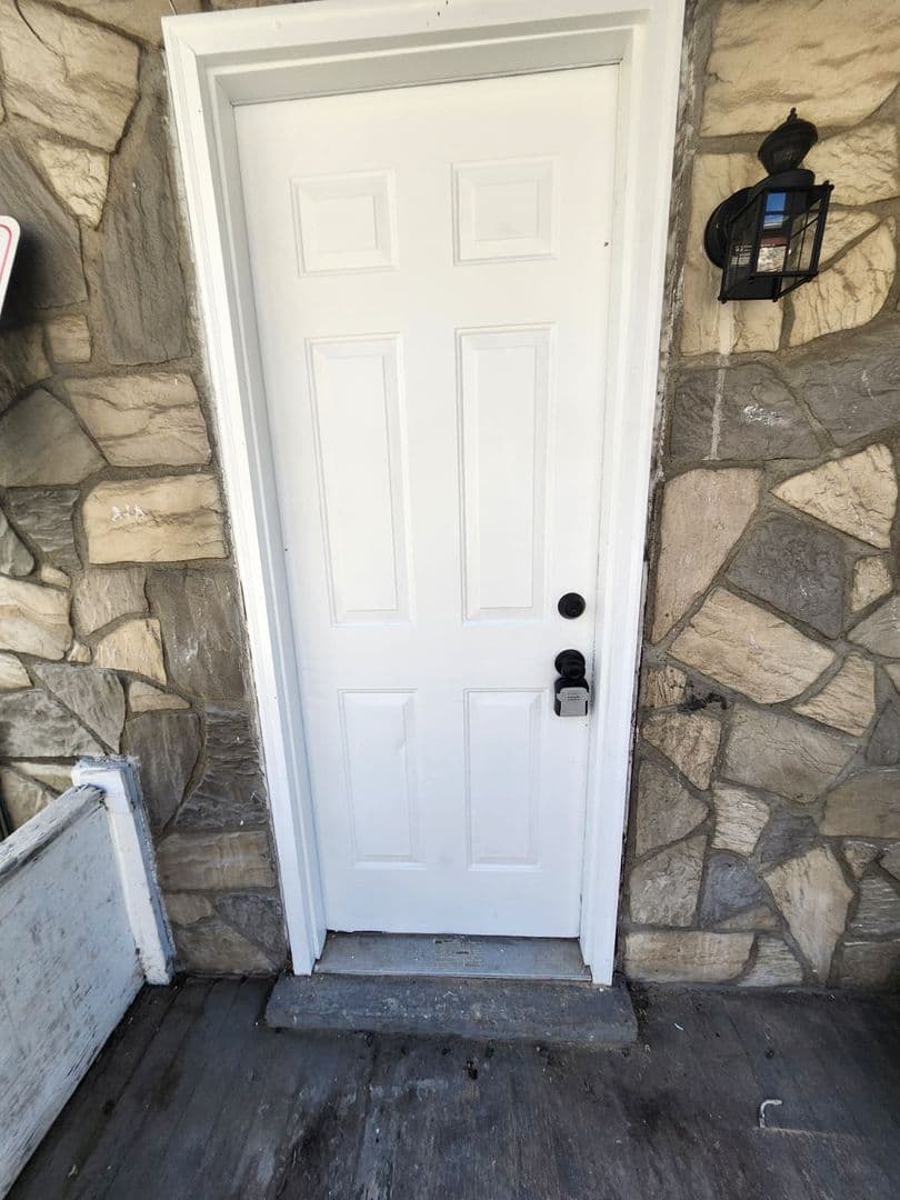 McKees Rocks House: 819 Frank St