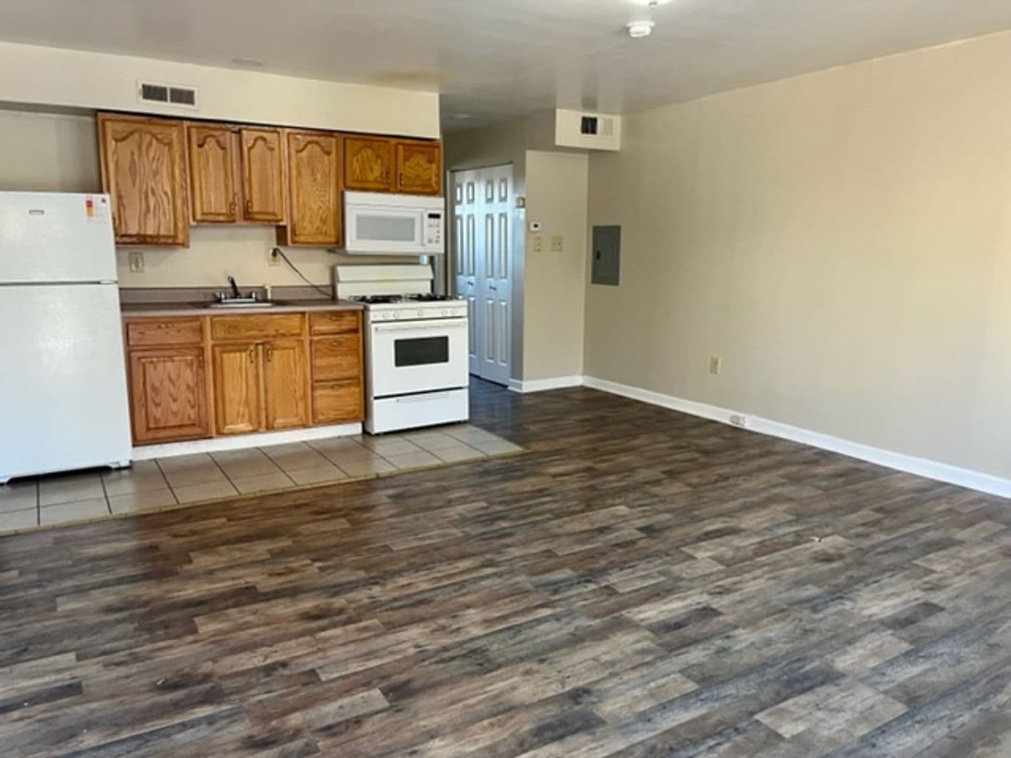 McKeesport Apartment: 1100 Oneil Boulevard