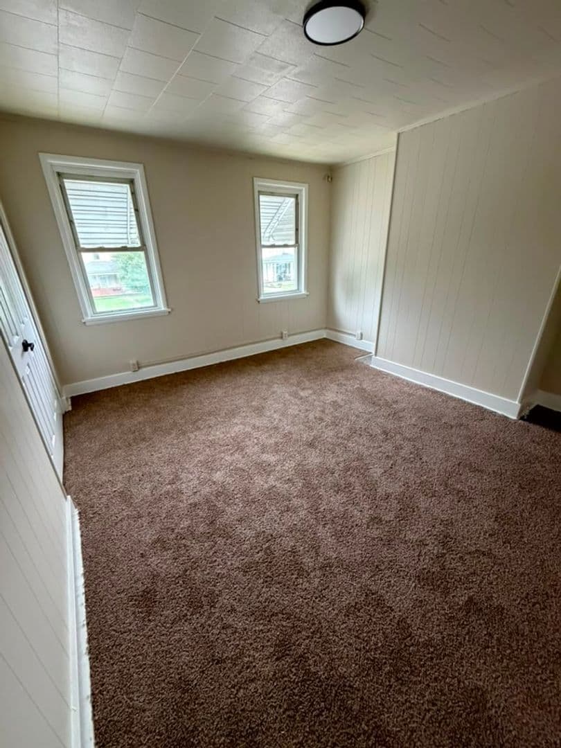 Glassport House: 210 N Monongahela Ave
