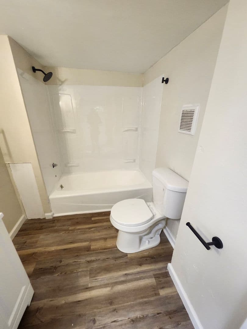 McKees Rocks House: 819 Frank St