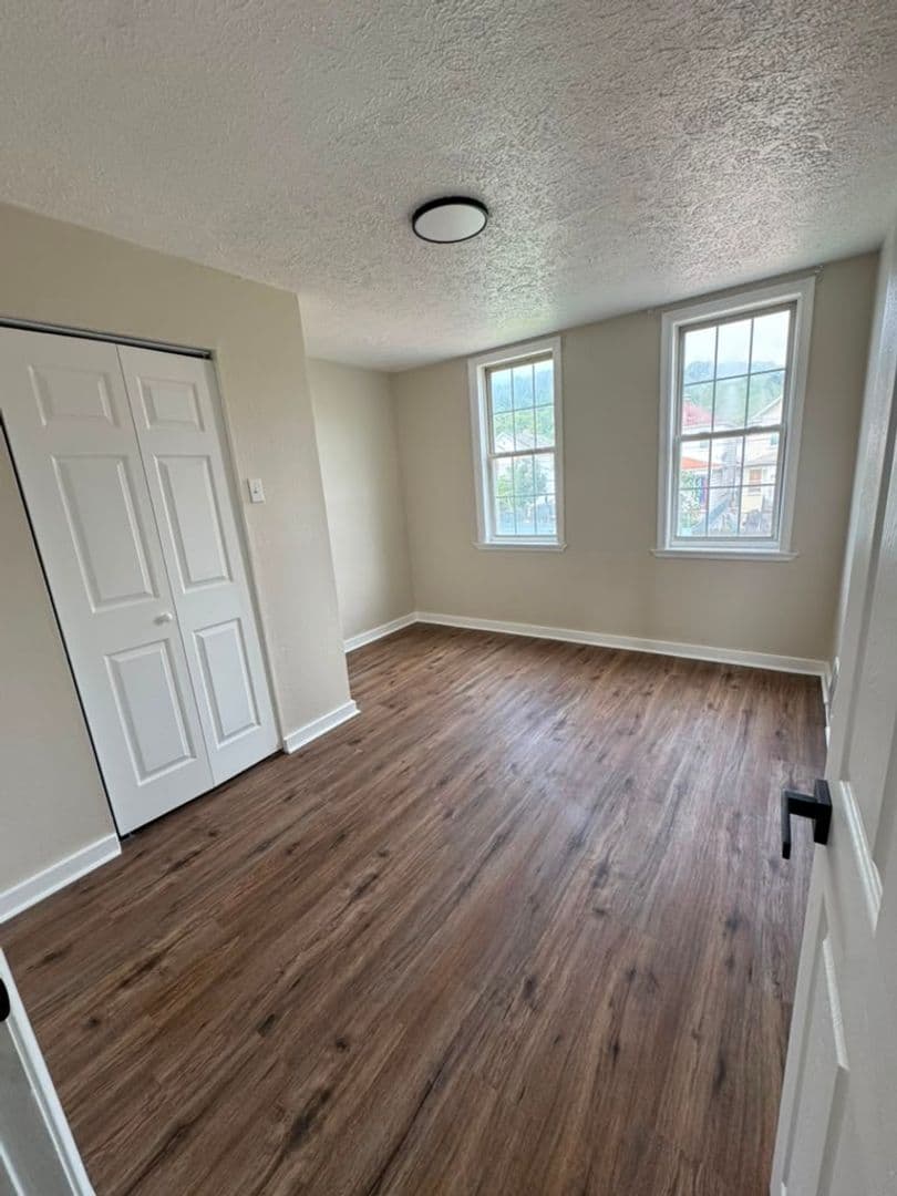 McKees Rocks House: 1124 Race St