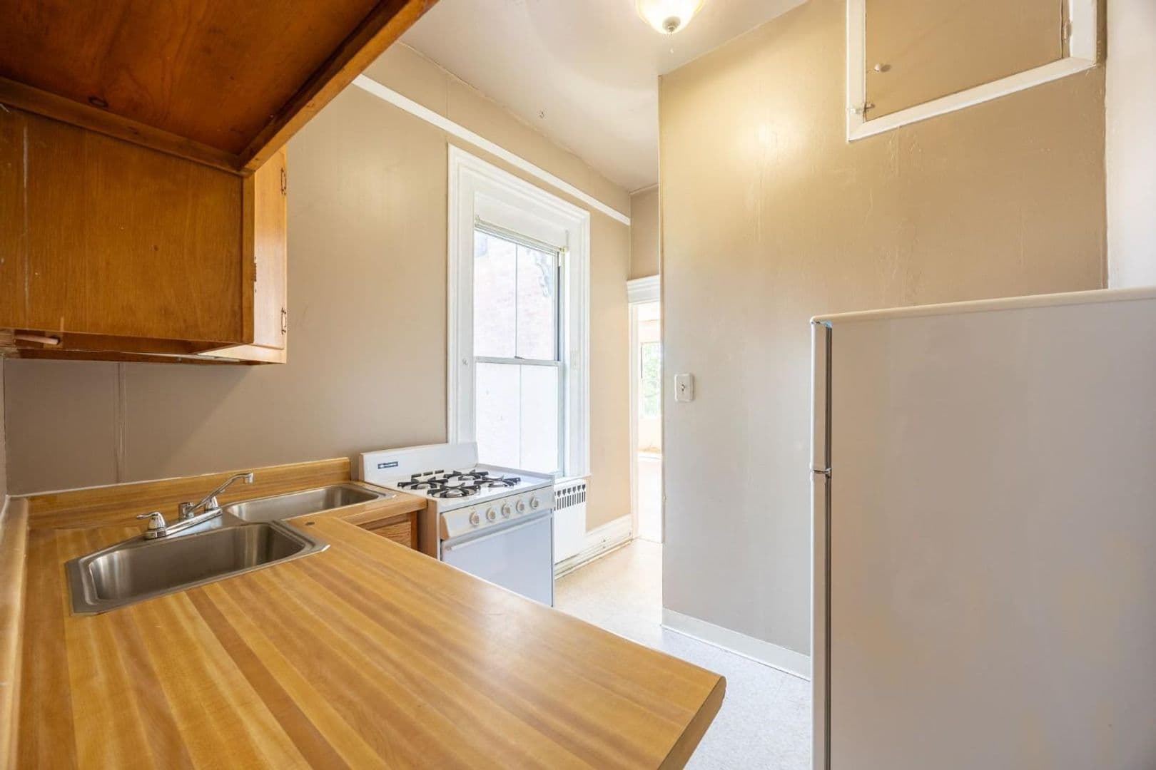 Pittsburgh Apartment: 991 Leon Road