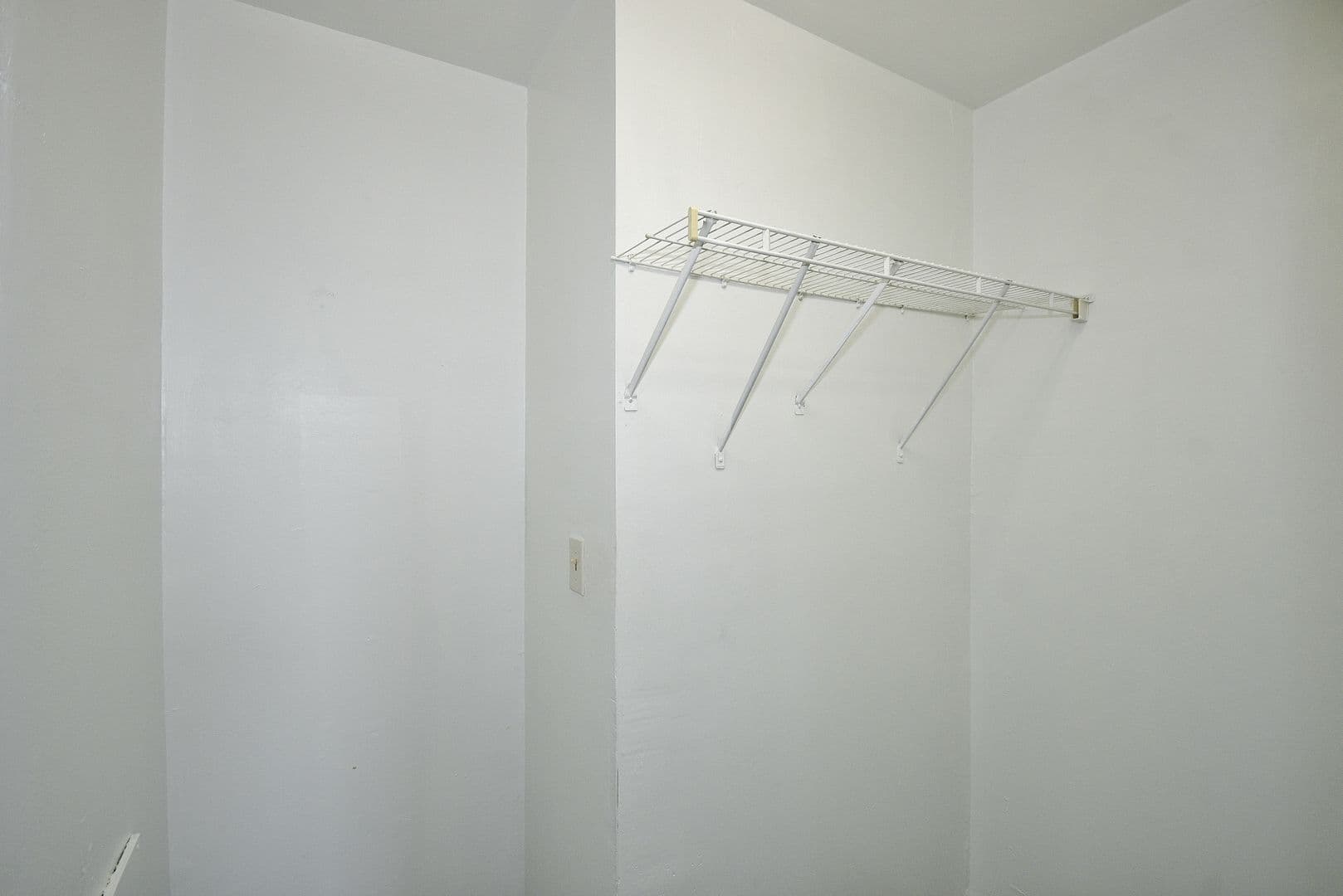 McKees Rocks Apartment: 105 Ella Street