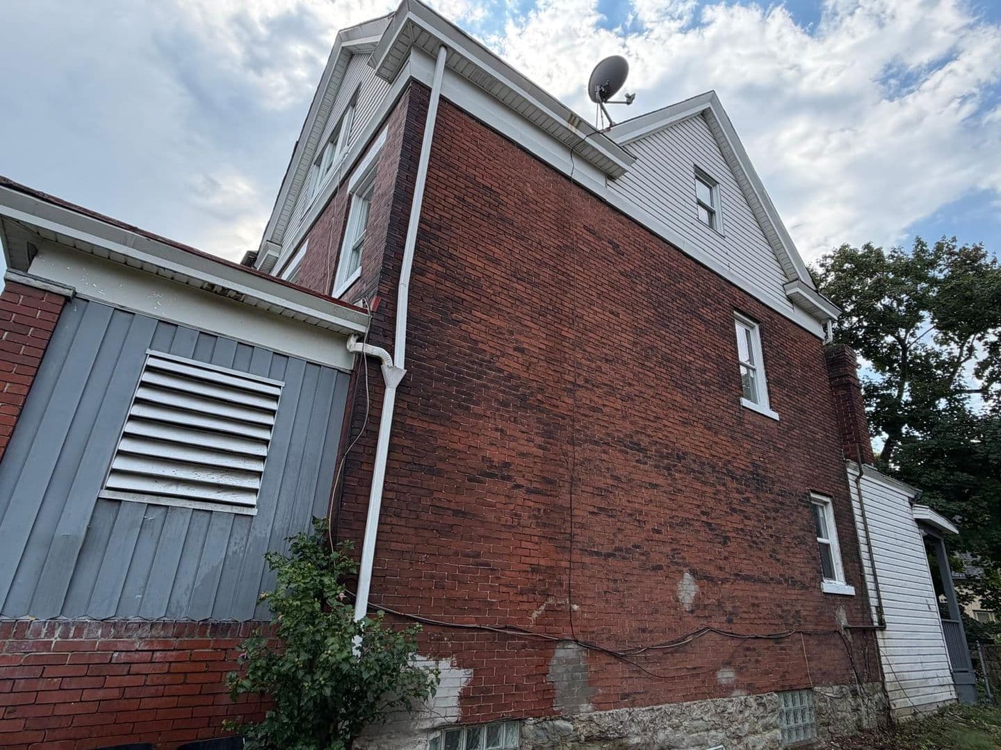 Pittsburgh House: 7122 Idlewild St