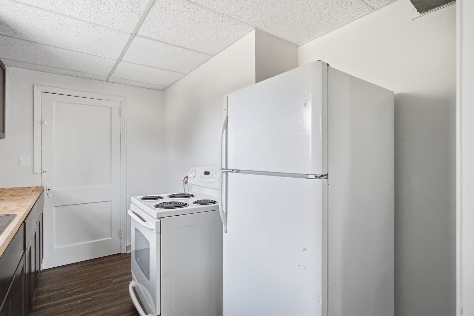 South Park Township Apartment: 6535-6537 Library Road