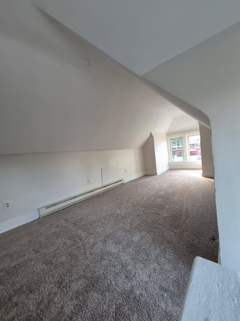 Tarentum House: 115 W 8th Avenue