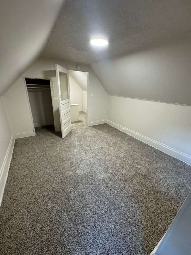 Braddock House: 122 N Holland Ave
