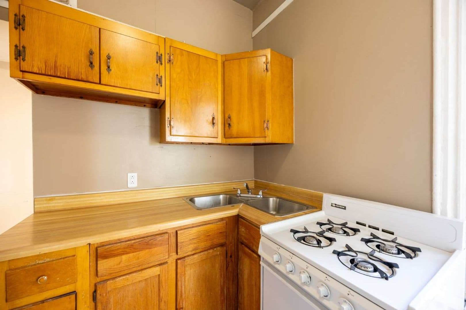 Pittsburgh Apartment: 991 Leon Road