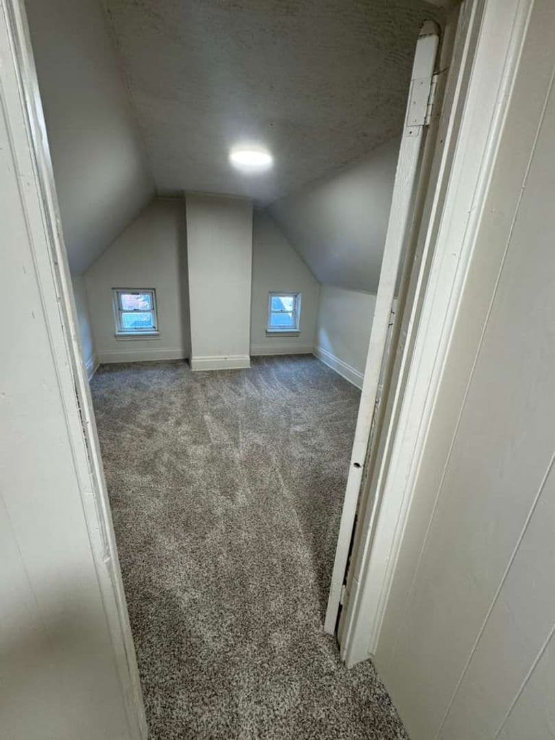 Braddock House: 122 N Holland Ave