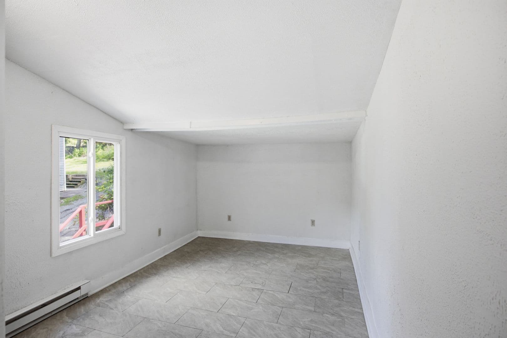Pittsburgh Apartment: 2822 Salisbury Street