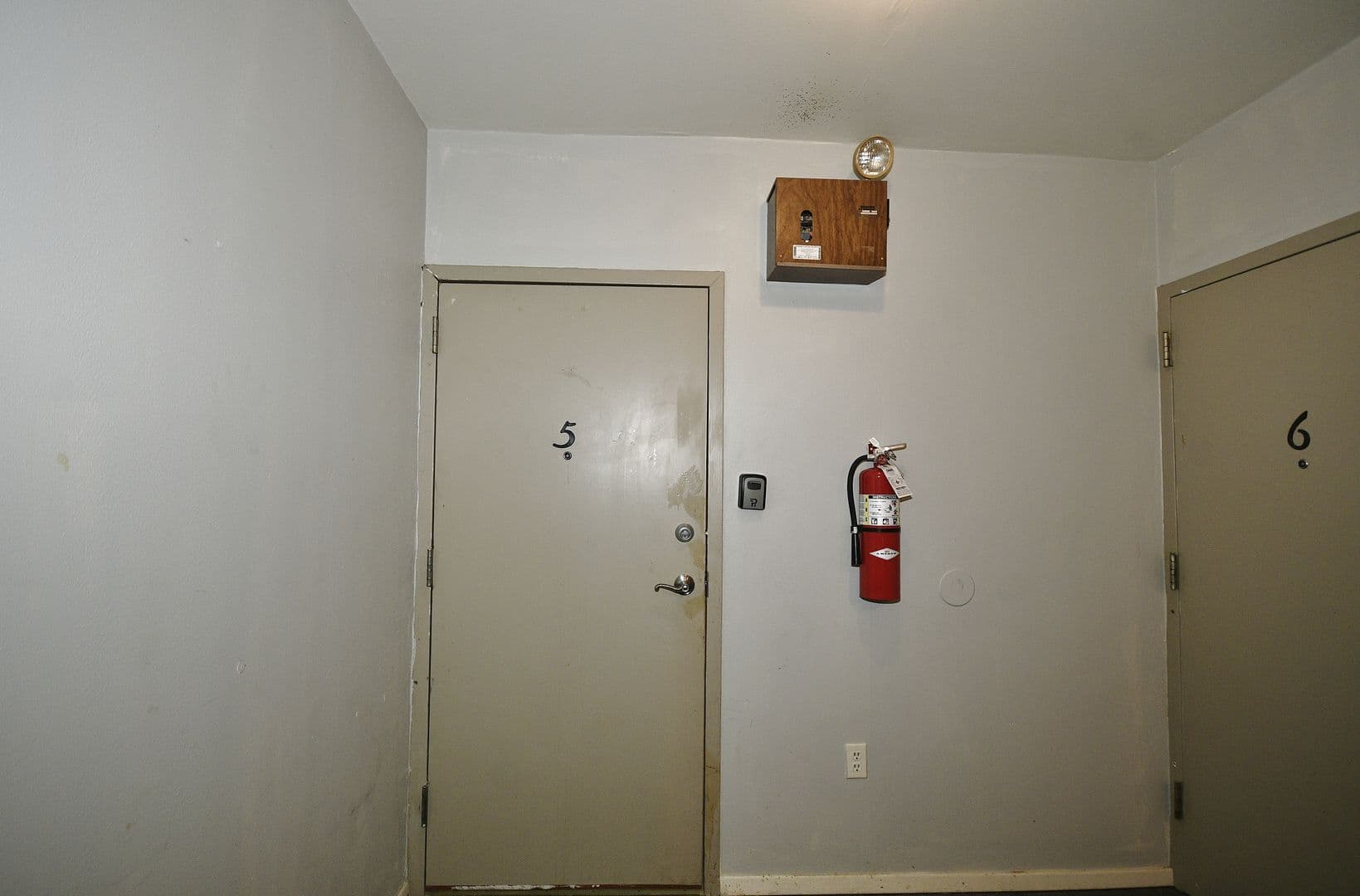 McKees Rocks Apartment: 105 Ella Street