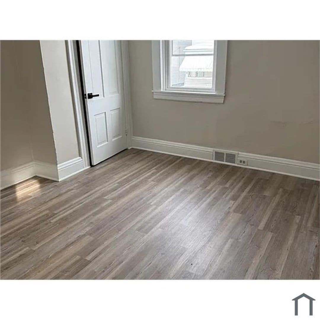 Glassport Apartment: 532 - 532 1/2 Vermont Ave