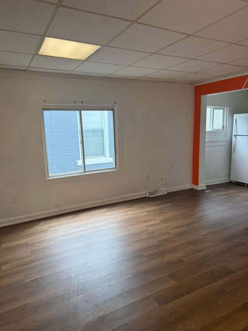 Carnegie Apartment: 512 Carothers Ave
