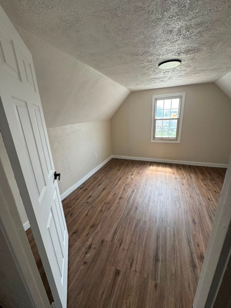 McKees Rocks House: 1124 Race St