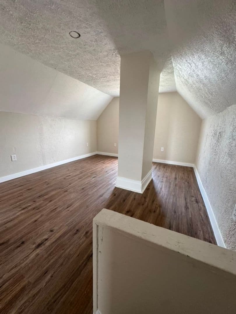 McKees Rocks House: 1124 Race St