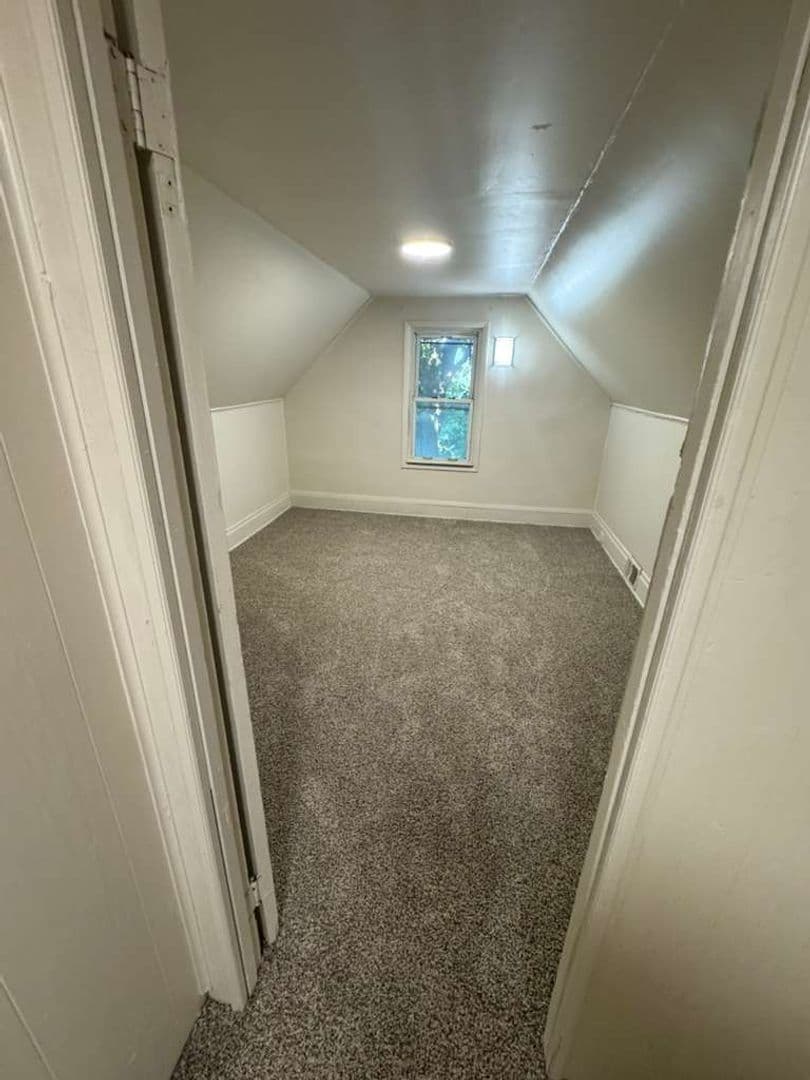 Braddock House: 122 N Holland Ave