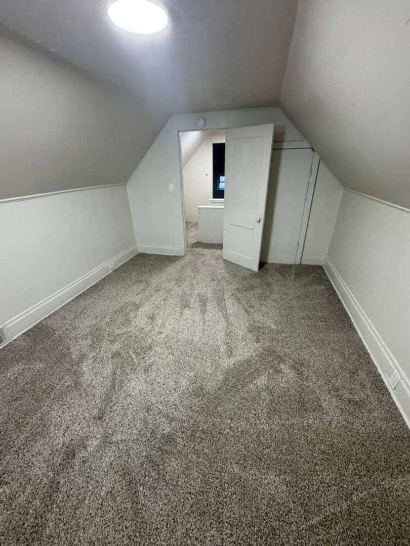 Braddock House: 122 N Holland Ave