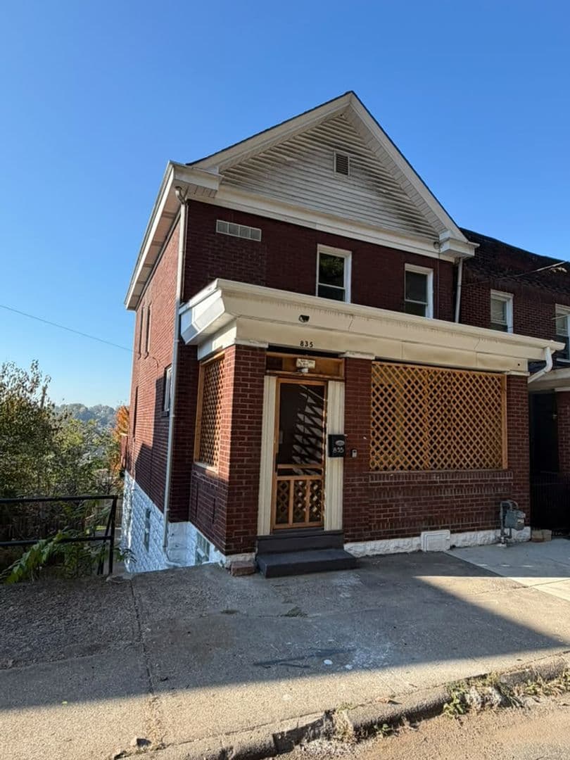 McKees Rocks House: 835 Benwood Ave