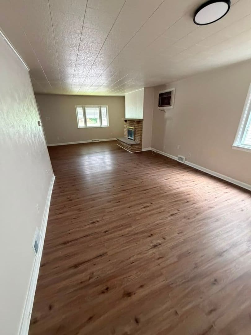 Glassport House: 210 N Monongahela Ave