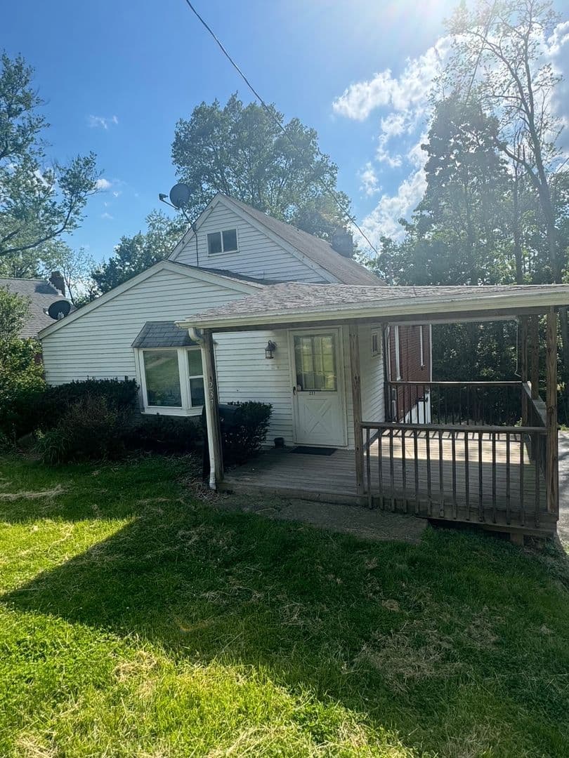 Pittsburgh House: 237 Collins Dr.