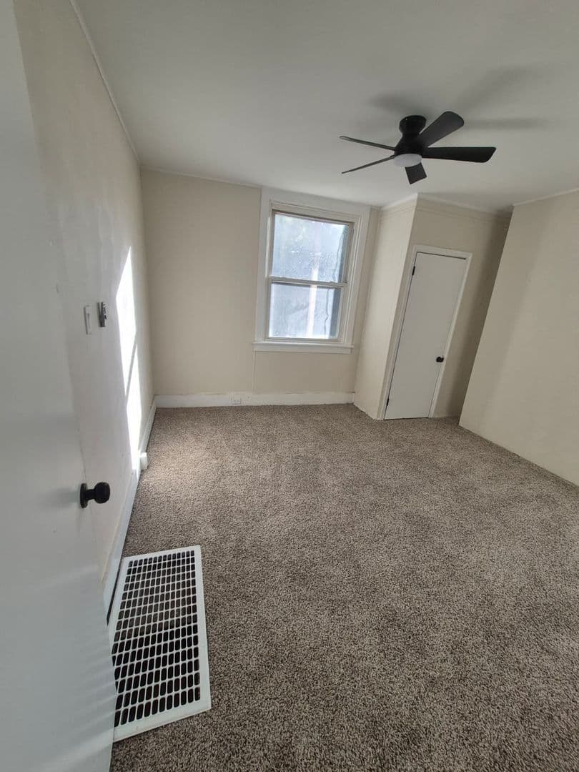Pittsburgh Apartment: 1400 Hill Ave